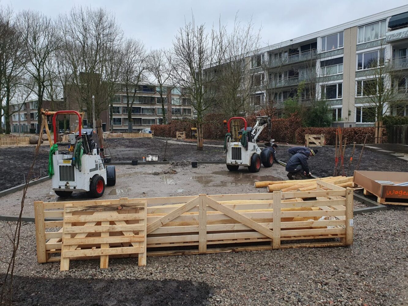 het Callisthenics wordt geplaatst ( 11 feb). Het moet allemaal wel 4 dagen uitharden voordat we het kunnen uitproberen.